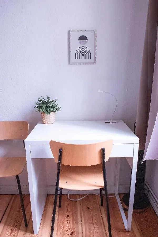 Rum i privatbostad Artsy Room In Shared Flat - 5 Minutes From Schoenhauser Allee Berlin